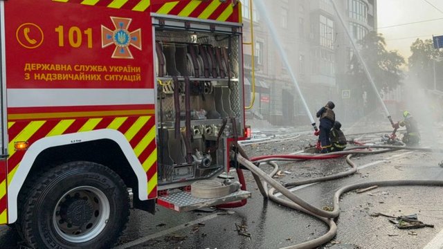 Двоє загиблих і 16 постраждалих через масовану ракетно-дронову атаку ворога на Київ – влада