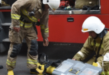 Жінку з опіками доправили до лікарні: в Одесі на пожежі врятували людину