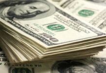 Доллар слабо меняется к основным мировым валютам