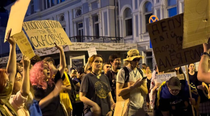 «Ликвидация» НАБУ и САП: киевляне провели 5-й день протестов против закона №12414, среди них заметили Безуглую (фото)