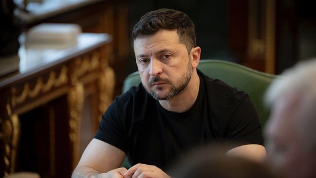 Уряд представить у понеділок нові рішення шодо виплат матерям і забезпечення школярів – Зеленський