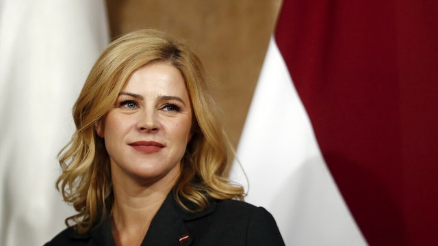 Прем’єр Латвії: перша партія БТР уже прибула в Україну, а наступна — на шляху