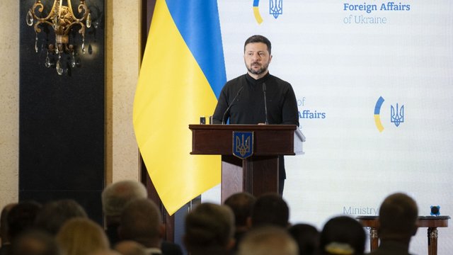 Зеленський окреслив п’ять завдань української дипломатії, серед них фінансування виробництва зброї