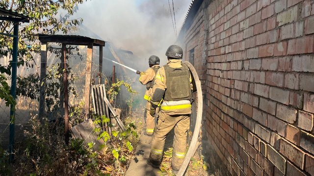 В Нікопольському районі 6 постраждалих від атак РФ, пошкоджені 5 осель і багатоповерхівка — обладміністрація