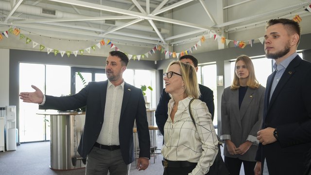 Девіс у Львові відвідала офіс Lviv Croissants та зустрілася з головним рабином Західної України