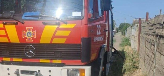 Тіло людини знайшли в палаючому будинку в Одеському районі, — ФОТО