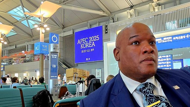 Пастор Бернс знов їде до України