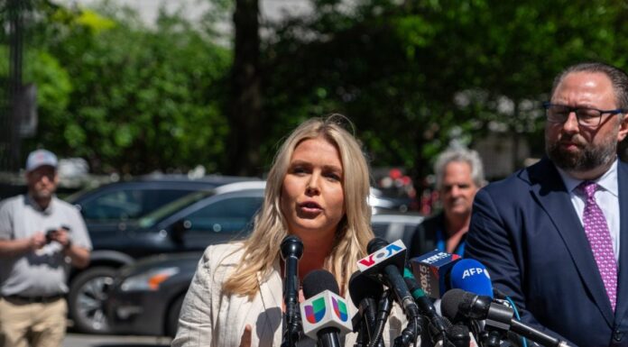 Белый дом приравнял обстрел Россией Киева к ударам по российским НПЗ