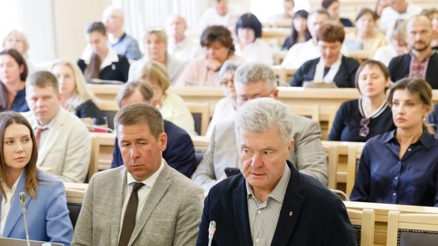 Санкції проти Порошенка були запроваджені на підставі сфальсифікованих документів, стверджують в «Євросолідарності»