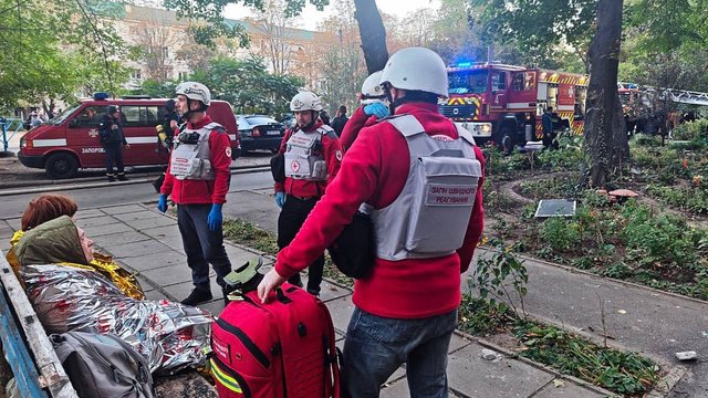 Волонтери УЧХ надають допомогу постраждалим від повітряних атак РФ у Запоріжжі та Київській області