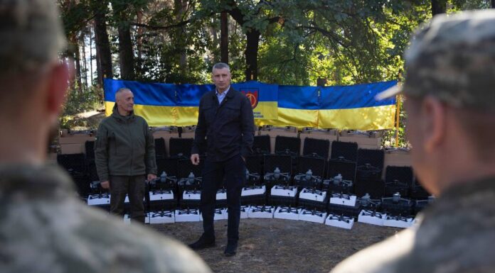 Громада Києва передала бійцям на фронт нову партію дронів і автомобілів – Кличко
