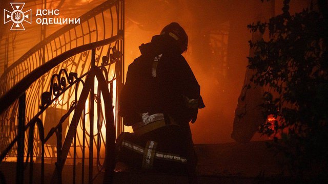 В Одесі після нічної ворожої атаки частково зникло електропостачання, одна людина постраждала