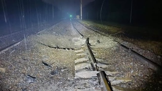 Ворог продовжує удари по транспортній інфраструктурі з метою обрізати сполучення з прифронтовими територіями — «Укрзалізниця»