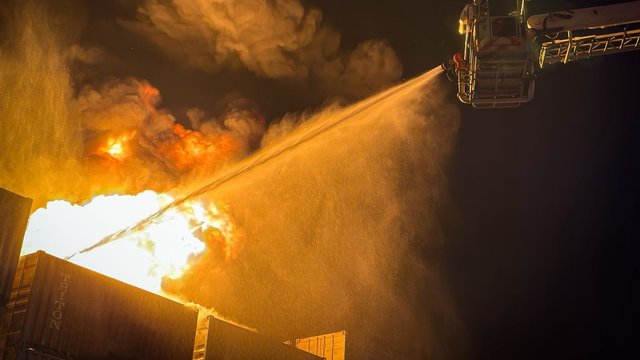 Чорноморськ без світла після ударів РФ, є постраждалі, критична інфраструктура працює на генераторах — мер