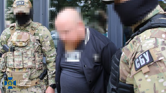 СБУ затримала лікаря, клірика та ексохоронця соратника Медведчука за організацію схем для ухилянтів