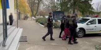 Вбивство на застіллі: під Одесою жінка кілька разів ударила ножем співмешканця