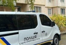 Маленька дівчинка випала з вікна багатоповерхівки в Одесі: що відомо