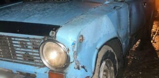 Троє п’яних водіїв з Подільщини скоїли ДТП: один в’їхав у білборд, інший у стовп, третій втік з місця аварії, — ФОТО