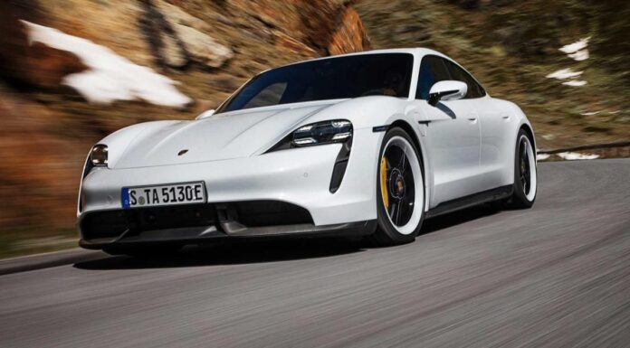 Владельцы Porsche в России массово жалуются на блокировку автомобилей