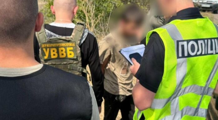 Схема не спрацювала: на Одещині прикордонник здав чоловіків, які пропонували хабар, — ФОТО