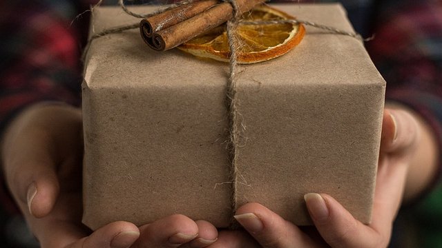 «Укрпошта» та «Нова пошта» 24–25/12 працюватимуть без змін, 31 грудня — до 16:00-17:00, 1/01 – вихідний