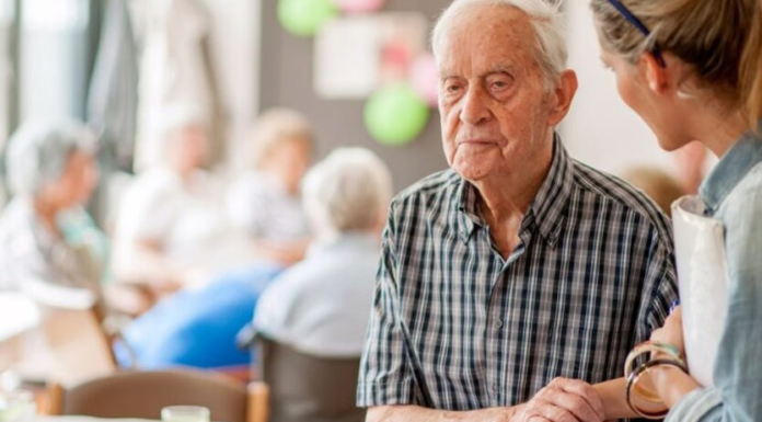 Тысячи украинцев останутся без денег: что изменилось в выплатах по уходу