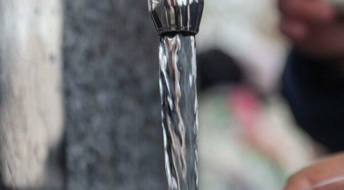 Одеситам тимчасово відключать бювет — куди йти по воду