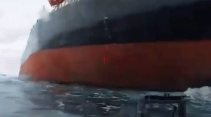 СБУ вразила морськими дронами танкер «тіньового флоту» РФ у Чорному морі вартістю $30 мільйонів