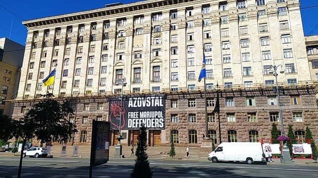 Посадовців КМДА підозрюють у тому, що роками не реагували на незаконність розміщення Колеса огляду на Подолі — прокуратура