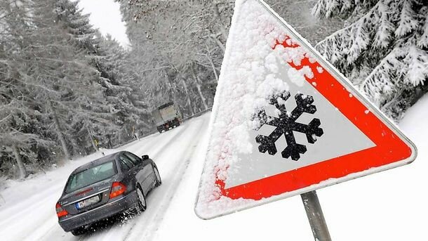 Экстремальное вождение: критические ошибки водителей, которые приводят к ДТП в снегопад