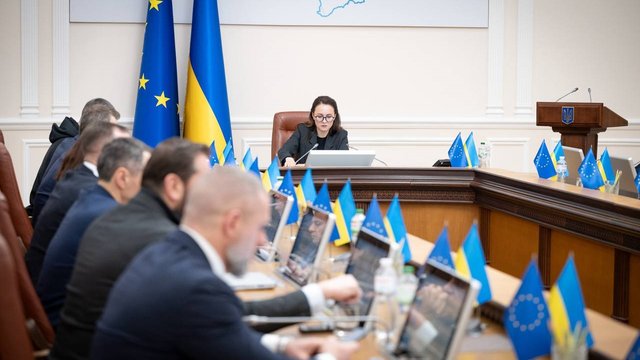 Мінекономіки повертає рівень зарплати як критерій для бронювання