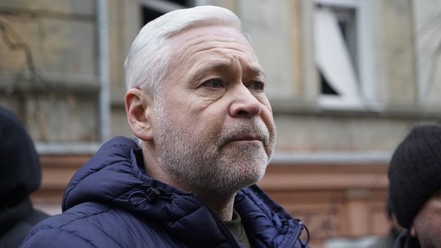 Окупанти вдарили по житловій багатоповерхівці в центрі Харкова, є постраждалі