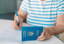 Польша лишит украинцев временной защиты: как остаться в стране легально