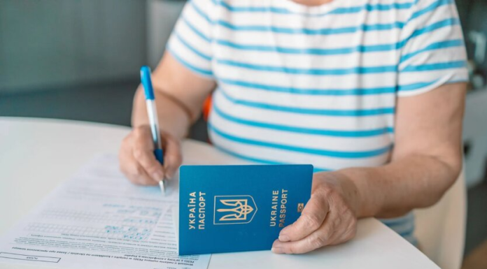 Польша лишит украинцев временной защиты: как остаться в стране легально