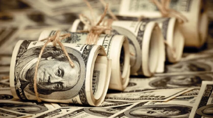 Евро пробил отметку 50 гривен: экономист объяснил, повлияет ли курс на стоимость продуктов