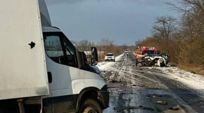 На Одещині легковик зіткнувся з вантажівкою: одни з водіїв загинув