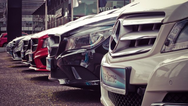 Налогом «на роскошь» в 2026 году будут облагаться более 20 марок легковых автомобилей стоимостью от 3,24 млн грн