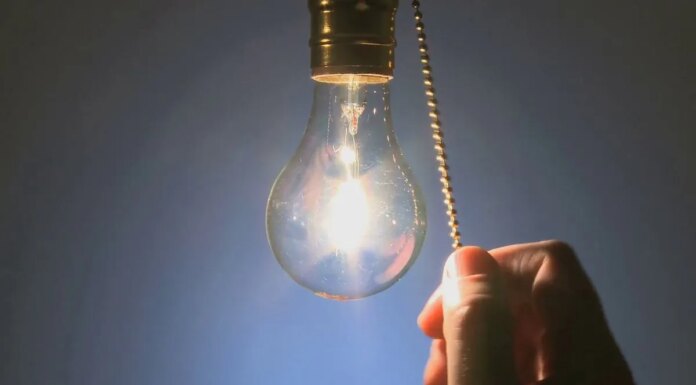 Свет отключали неравномерно. В одной из областей нашли нарушения в графиках