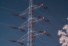 Атаки рф и непогода оставили без света часть жителей в 7 областях, ситуация в Одессе на утро оставалась сложной