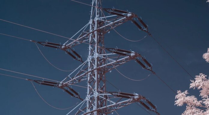 Атаки рф и непогода оставили без света часть жителей в 7 областях, ситуация в Одессе на утро оставалась сложной