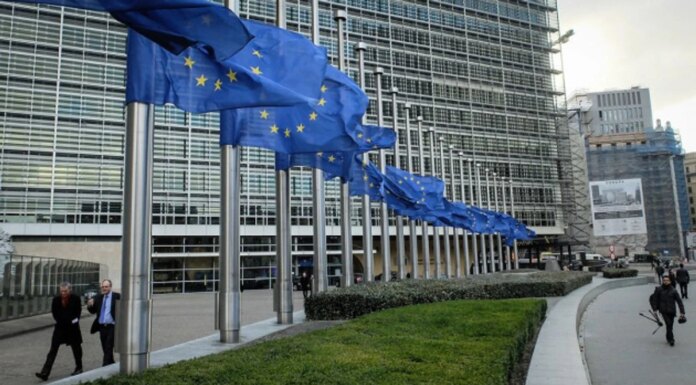 Еврокомиссия готовит постоянный запрет на импорт российской нефти после выборов в Венгрии — СМИ