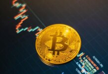 Биткойн упал ниже 64 тыс. долларов после удара США и Израиля по Ирану — Bloomberg