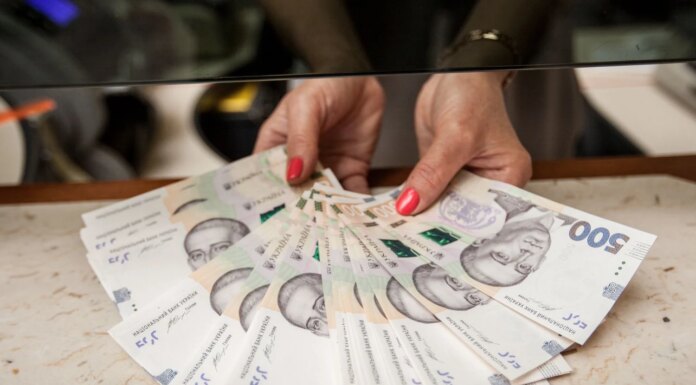 НБУ установил официальный курс доллара на 25 февраля: гривна укрепляется