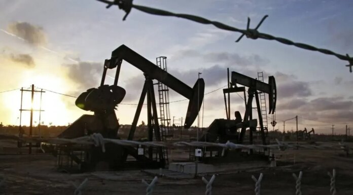 Мировые цены на нефть снижаются впервые в 2026 году — Bloomberg