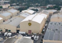 Компания Warner Bros Discovery рассматривает возможность возобновления переговоров о продаже с Paramount на фоне измененного предложения