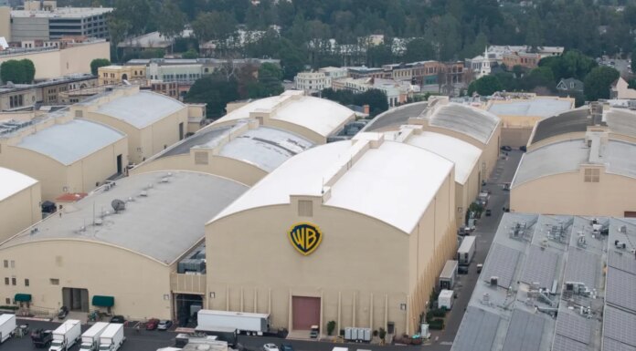 Компания Warner Bros Discovery рассматривает возможность возобновления переговоров о продаже с Paramount на фоне измененного предложения