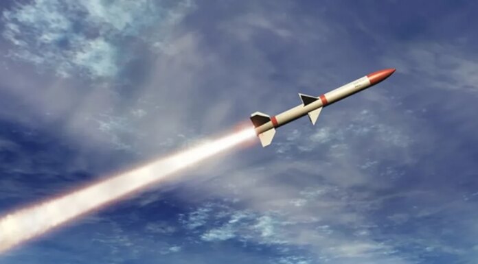 Масштабная ракетная атака на Украину вызвала тревогу по всей стране и активизацию сил ПВО