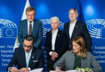 Президент Европарламента подписала кредит на 90 миллиардов евро для Украины