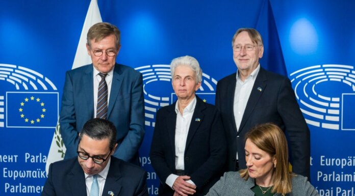 Президент Европарламента подписала кредит на 90 миллиардов евро для Украины