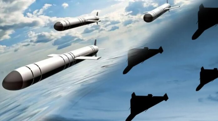 Киев под комбинированной атакой: враг применил БПЛА и баллистические ракеты